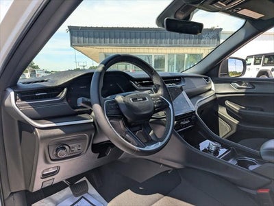 2025 Jeep Grand Cherokee L Laredo X 4x4