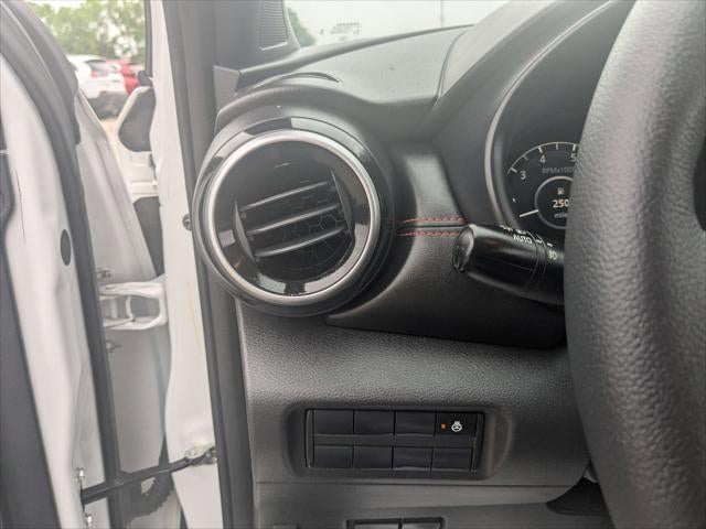 2024 Nissan Kicks SR Xtronic CVT