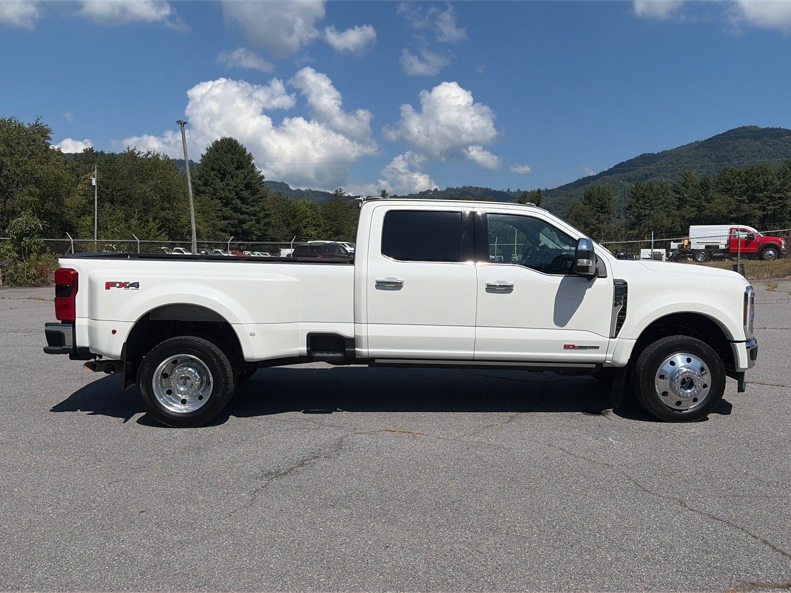 2024 Ford Super Duty F-450 DRW LARIAT
