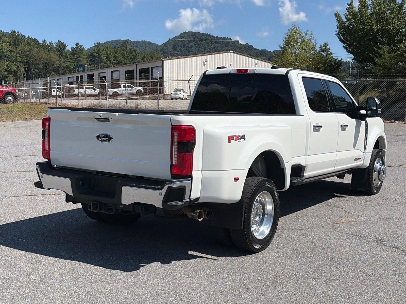 2024 Ford Super Duty F-450 DRW LARIAT