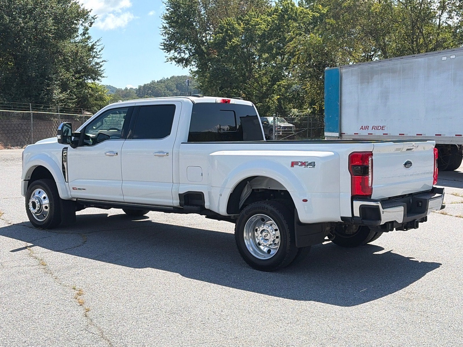 2024 Ford Super Duty F-450 DRW LARIAT