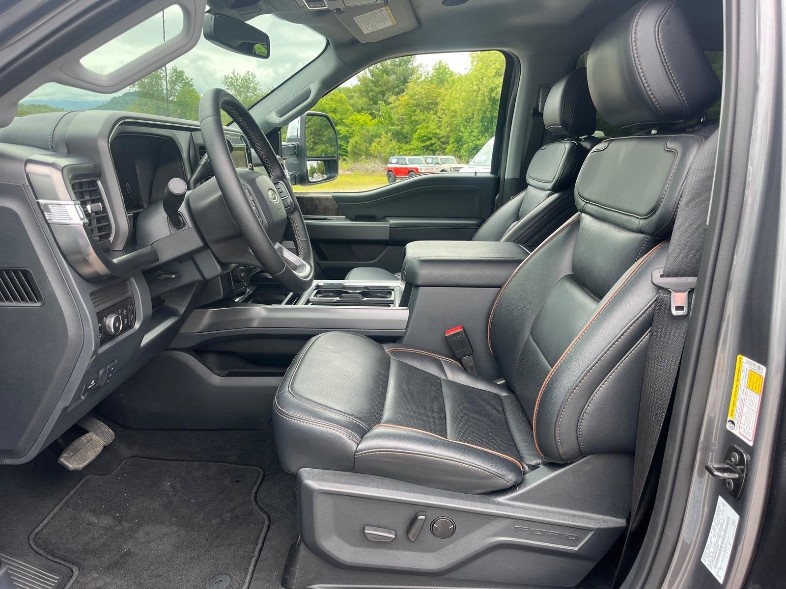 2025 Ford Super Duty F-450 DRW LARIAT