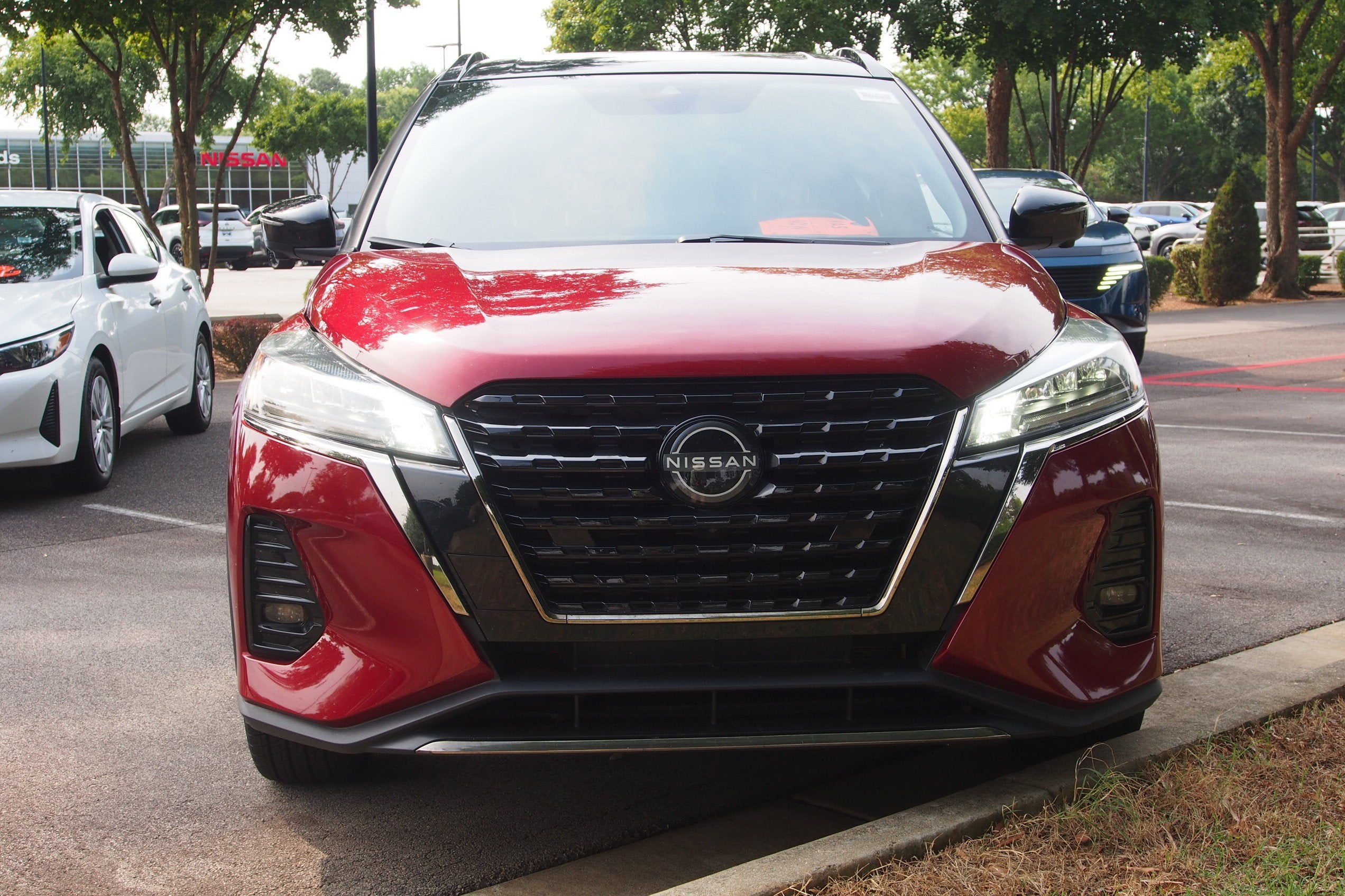 2023 Nissan Kicks SR