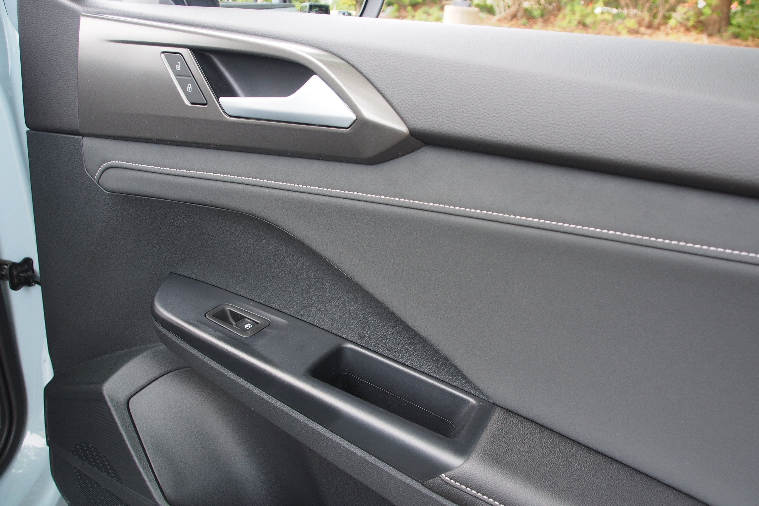 2025 Volkswagen Taos SE Black
