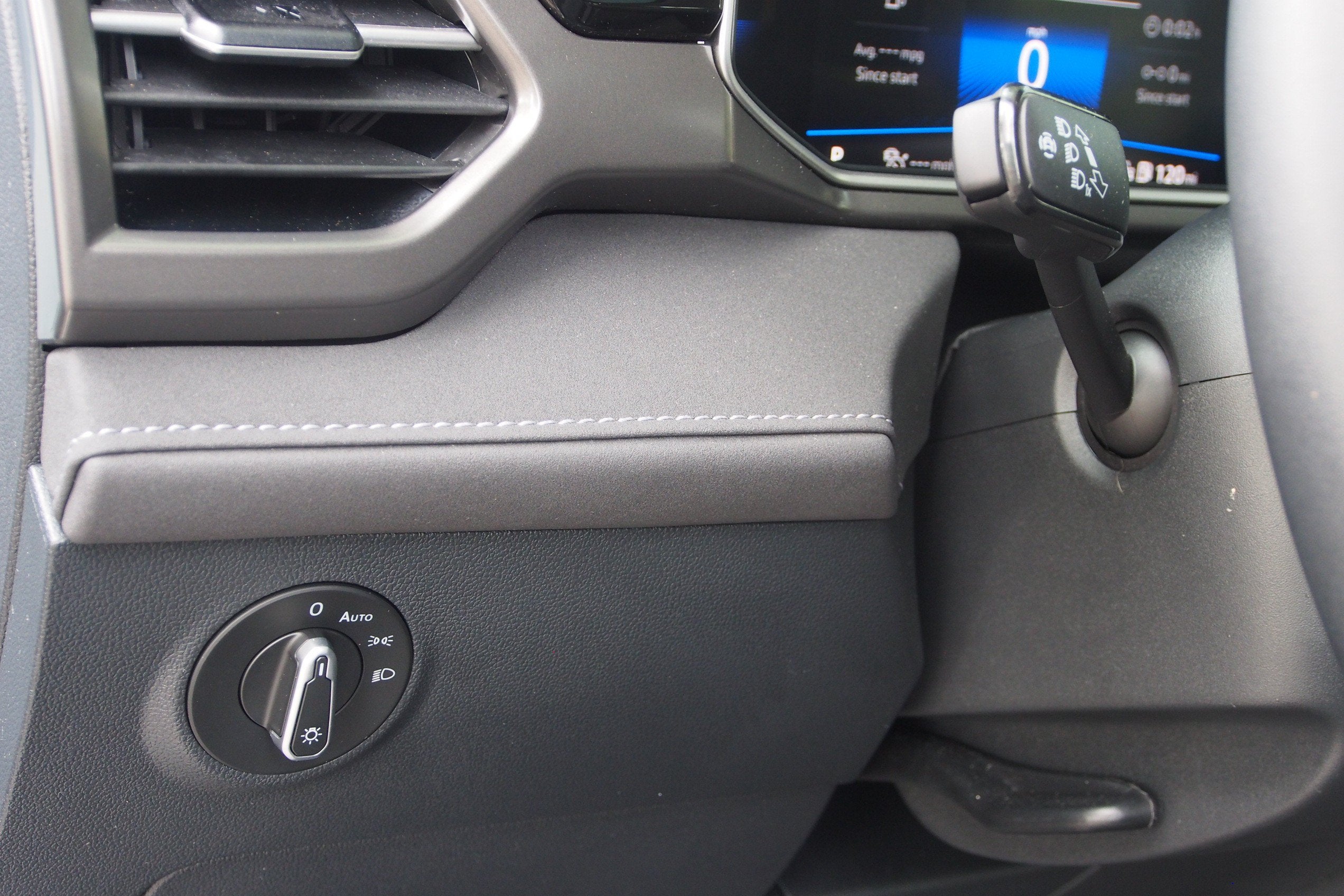 2025 Volkswagen Taos SE Black