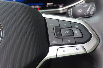 2025 Volkswagen Taos SE Black