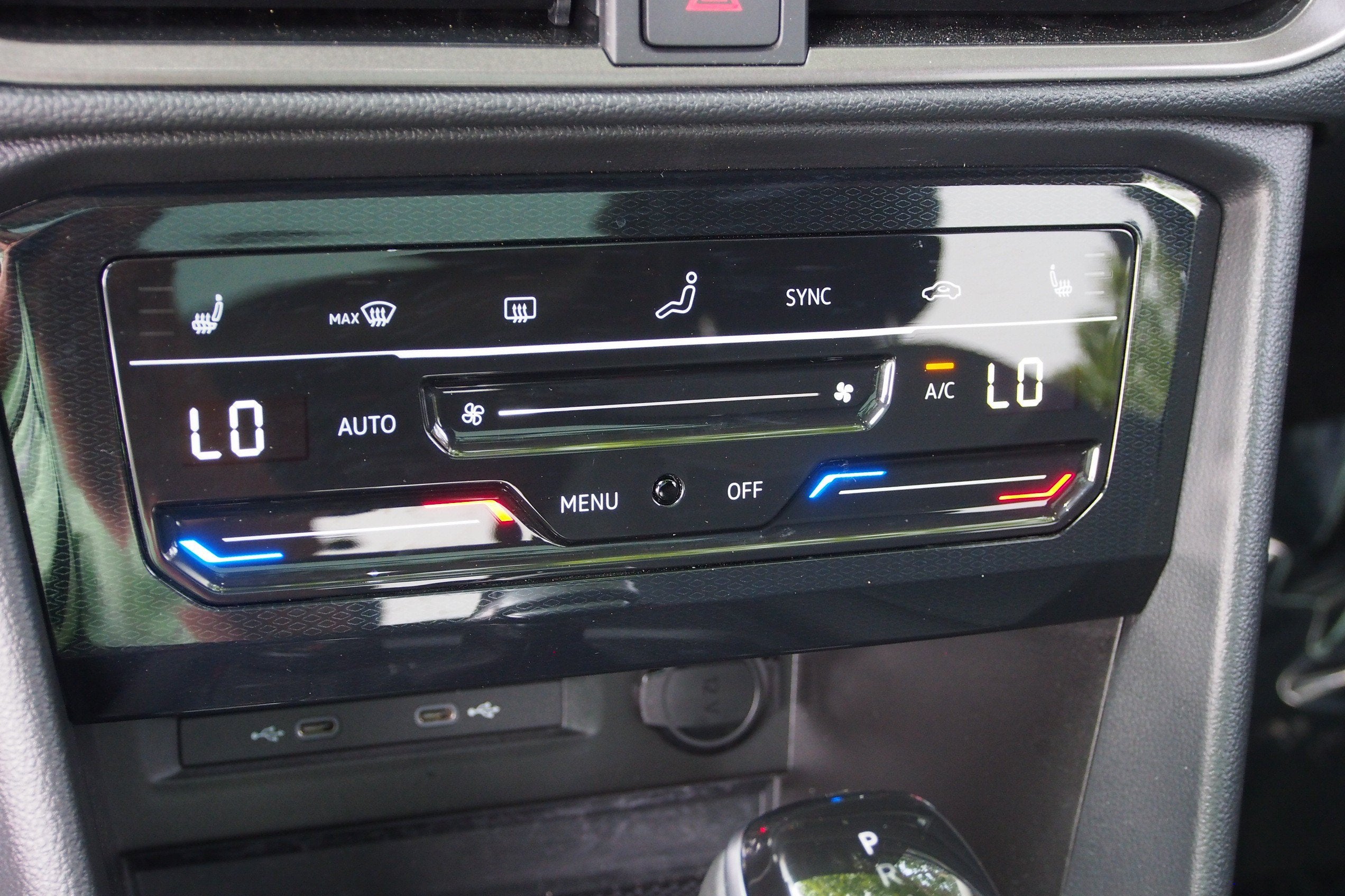 2025 Volkswagen Taos SE Black