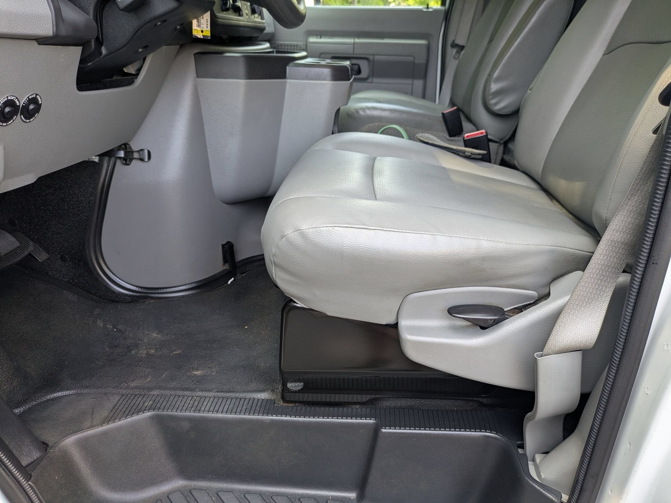 2024 Ford E-Series Cutaway Base