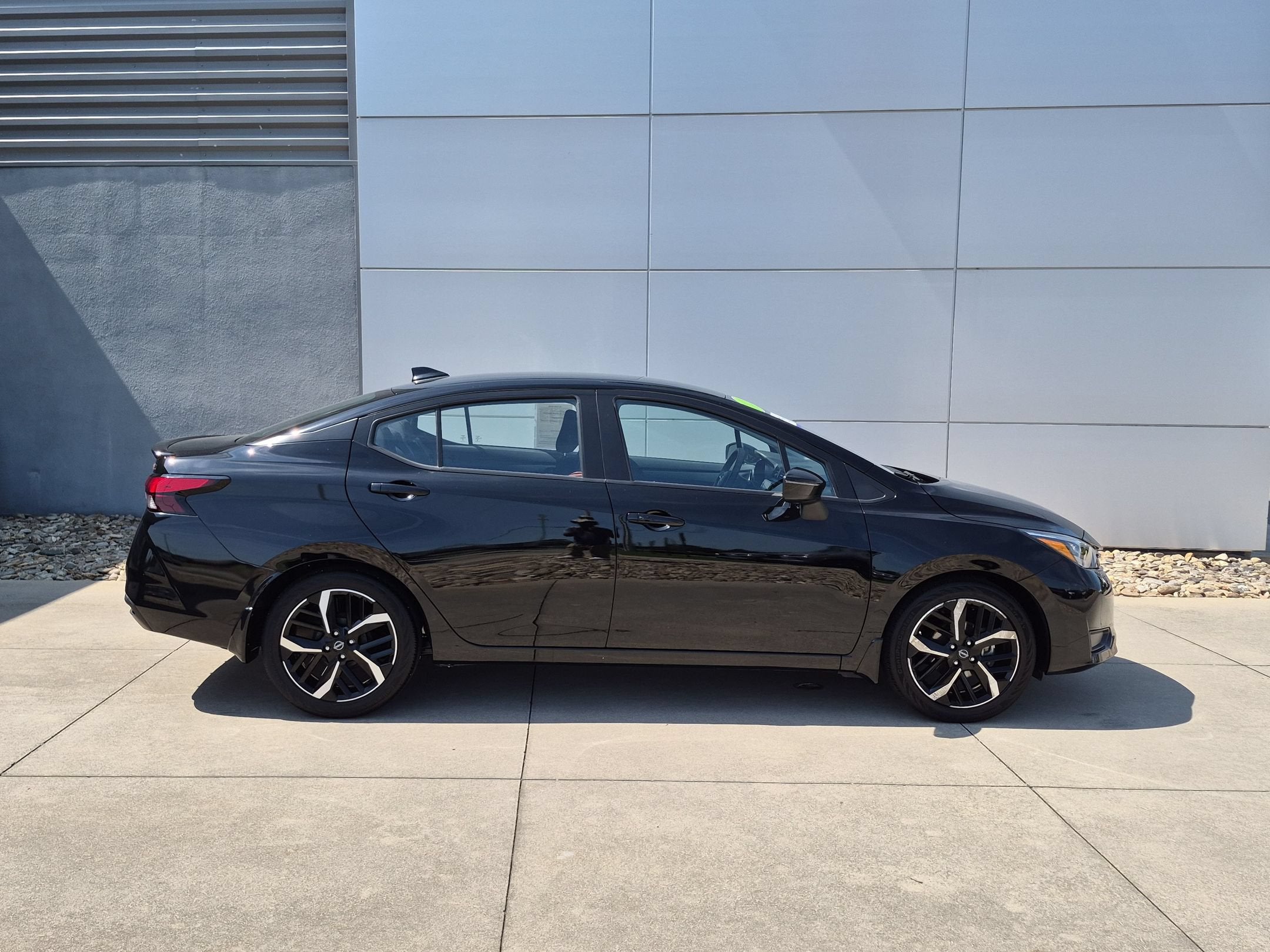 2025 Nissan Versa SR