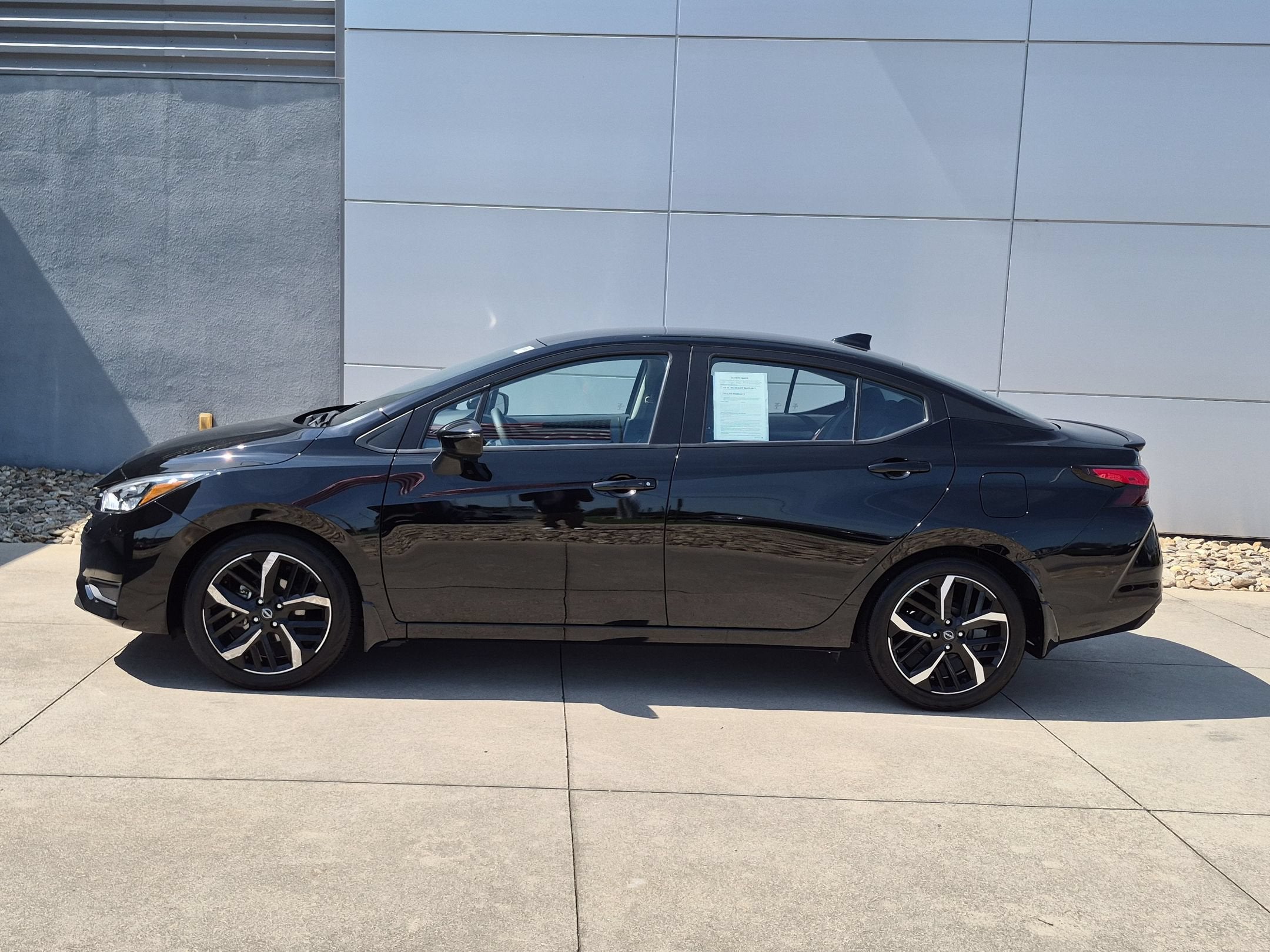 2025 Nissan Versa SR