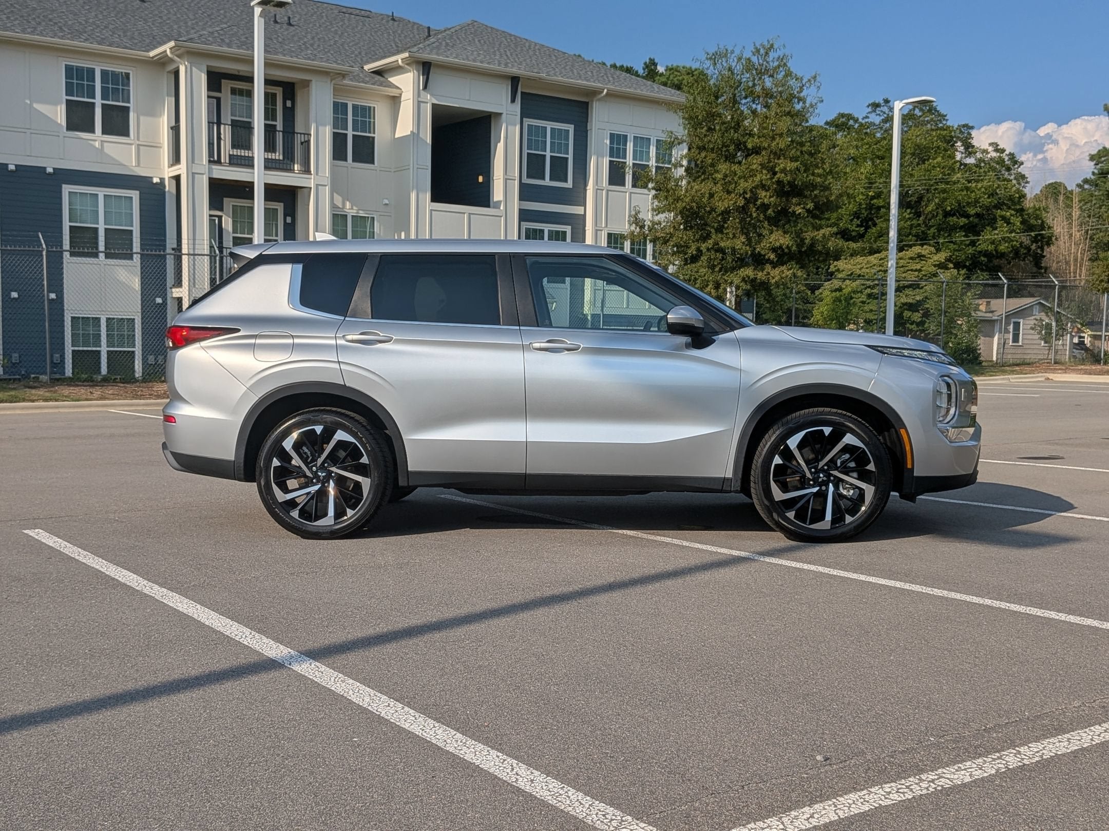 2022 Mitsubishi Outlander ES