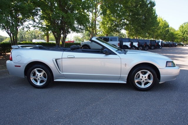 2003 Ford Mustang V6
