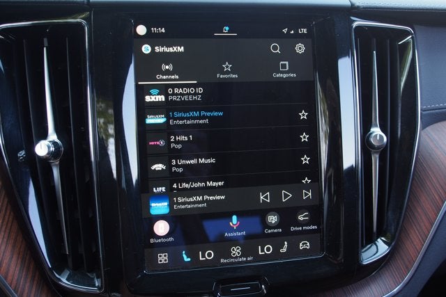 2023 Volvo XC60 Ultimate Bright Theme