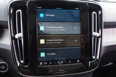 2023 Volvo XC40 Plus Dark Theme