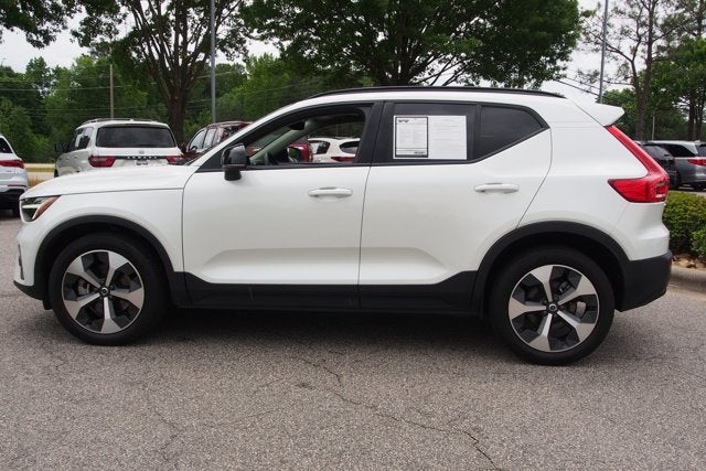 2023 Volvo XC40 Plus Dark Theme
