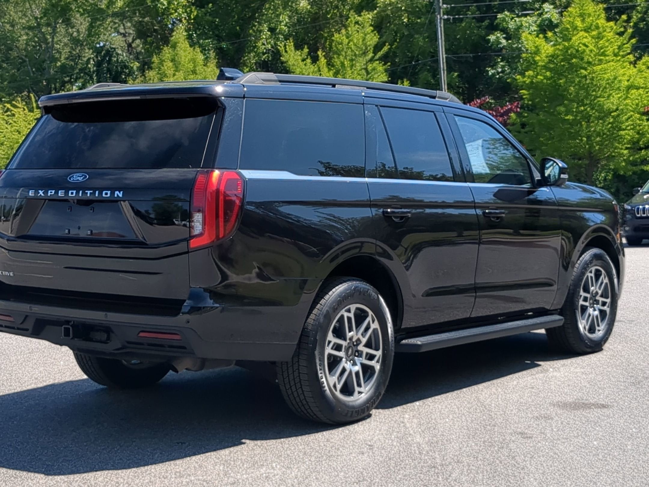 2025 Ford Expedition Active