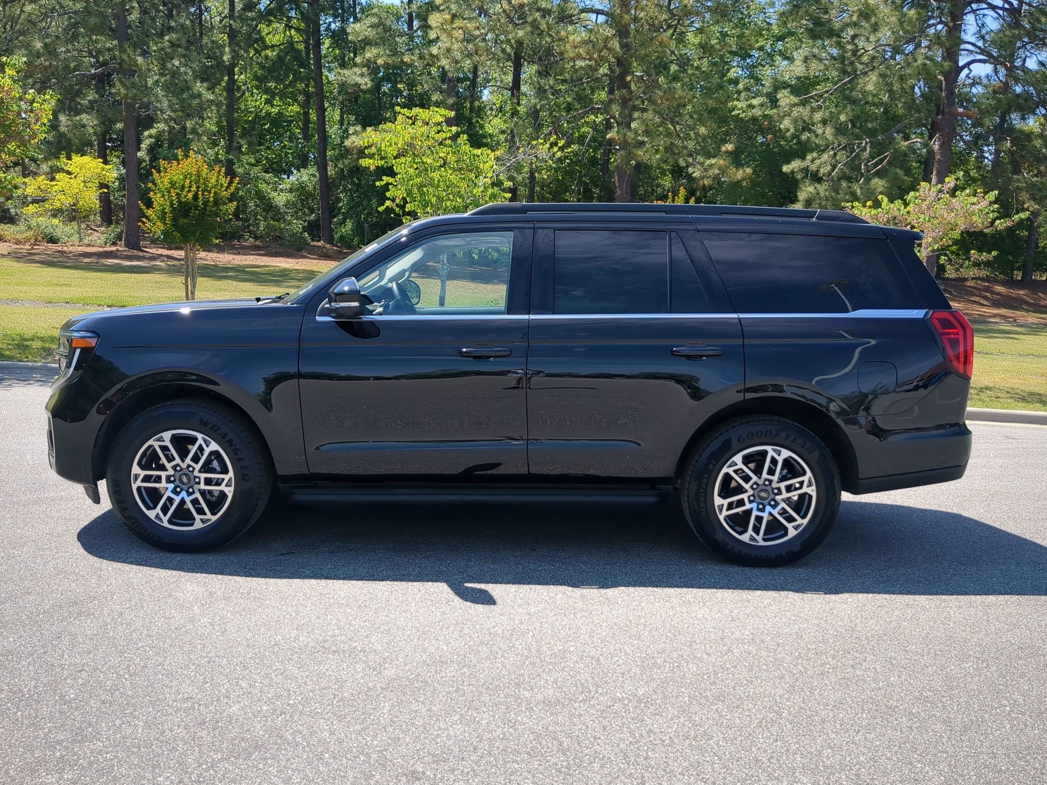 2025 Ford Expedition Active