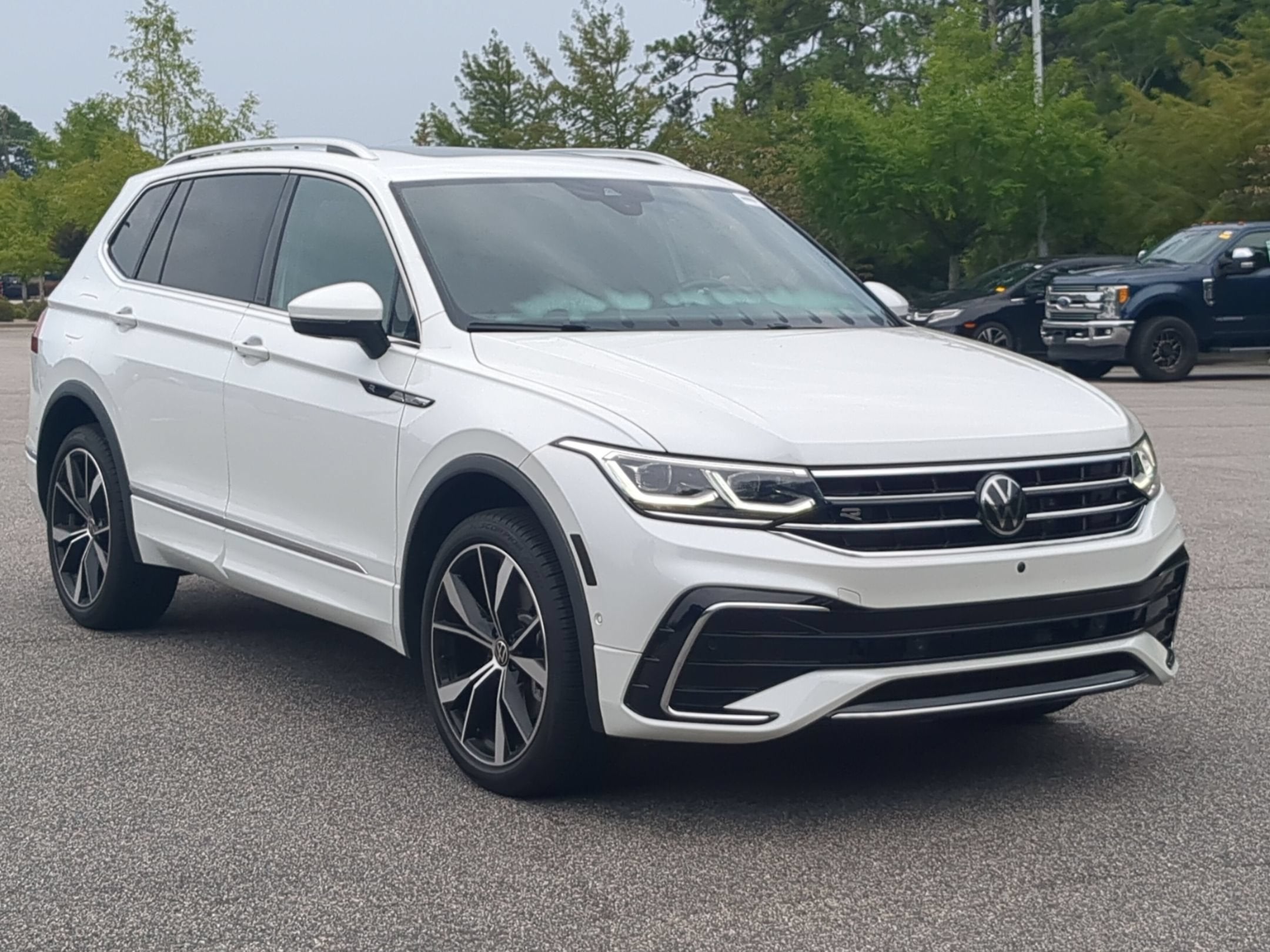 2024 Volkswagen Tiguan SEL R-Line