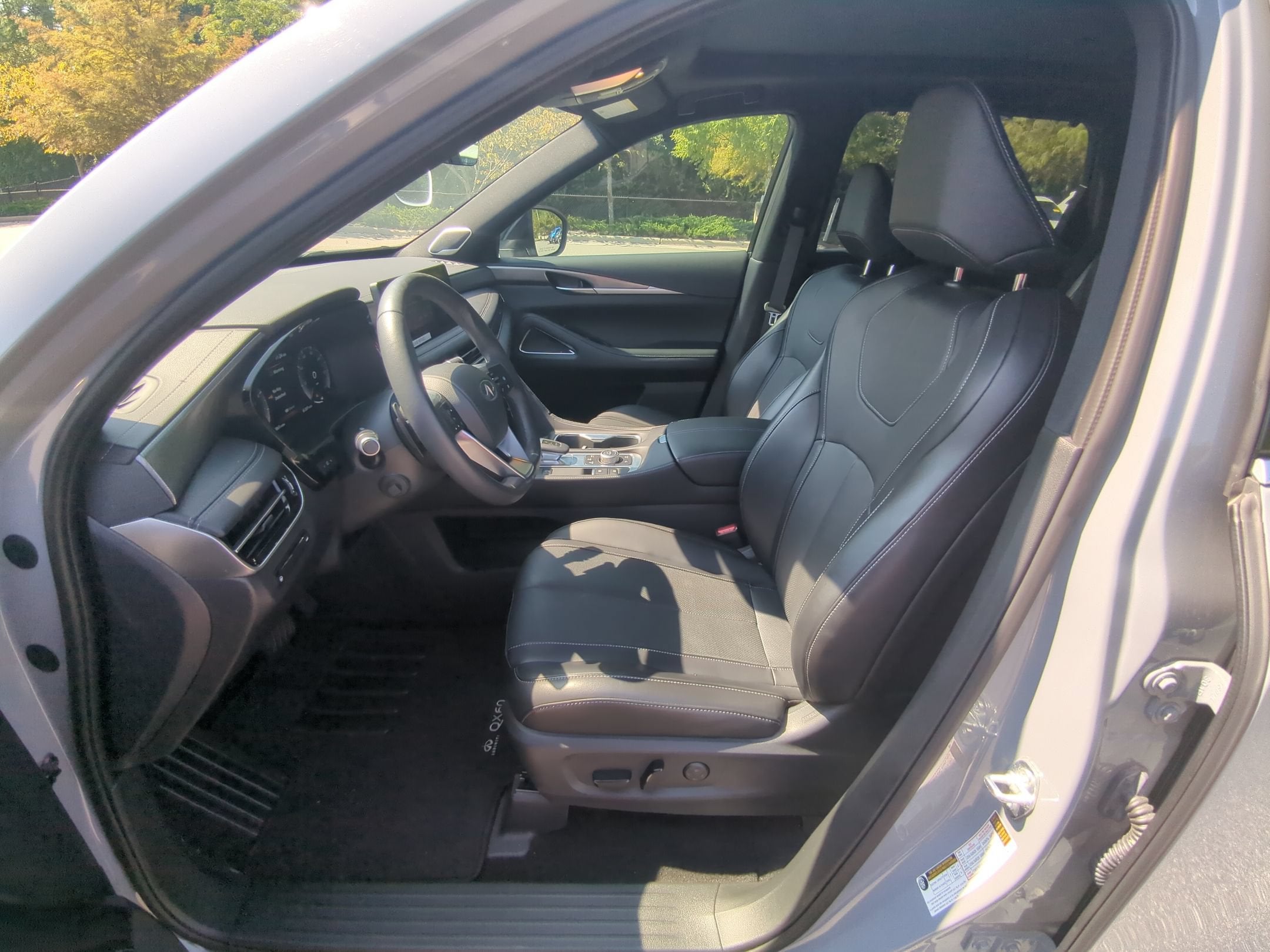 2025 INFINITI QX60 LUXE