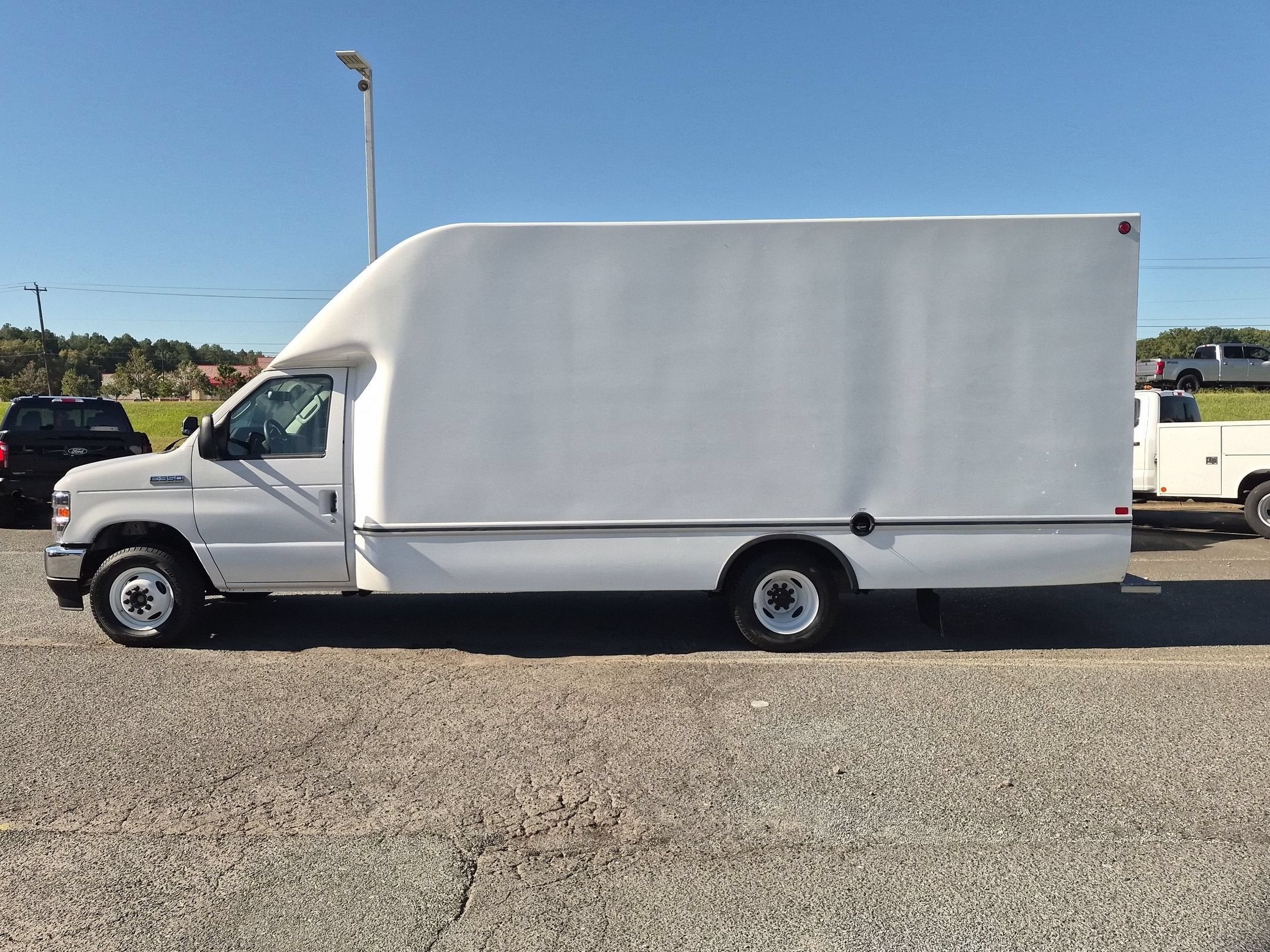 2025 Ford E-Series Cutaway Base