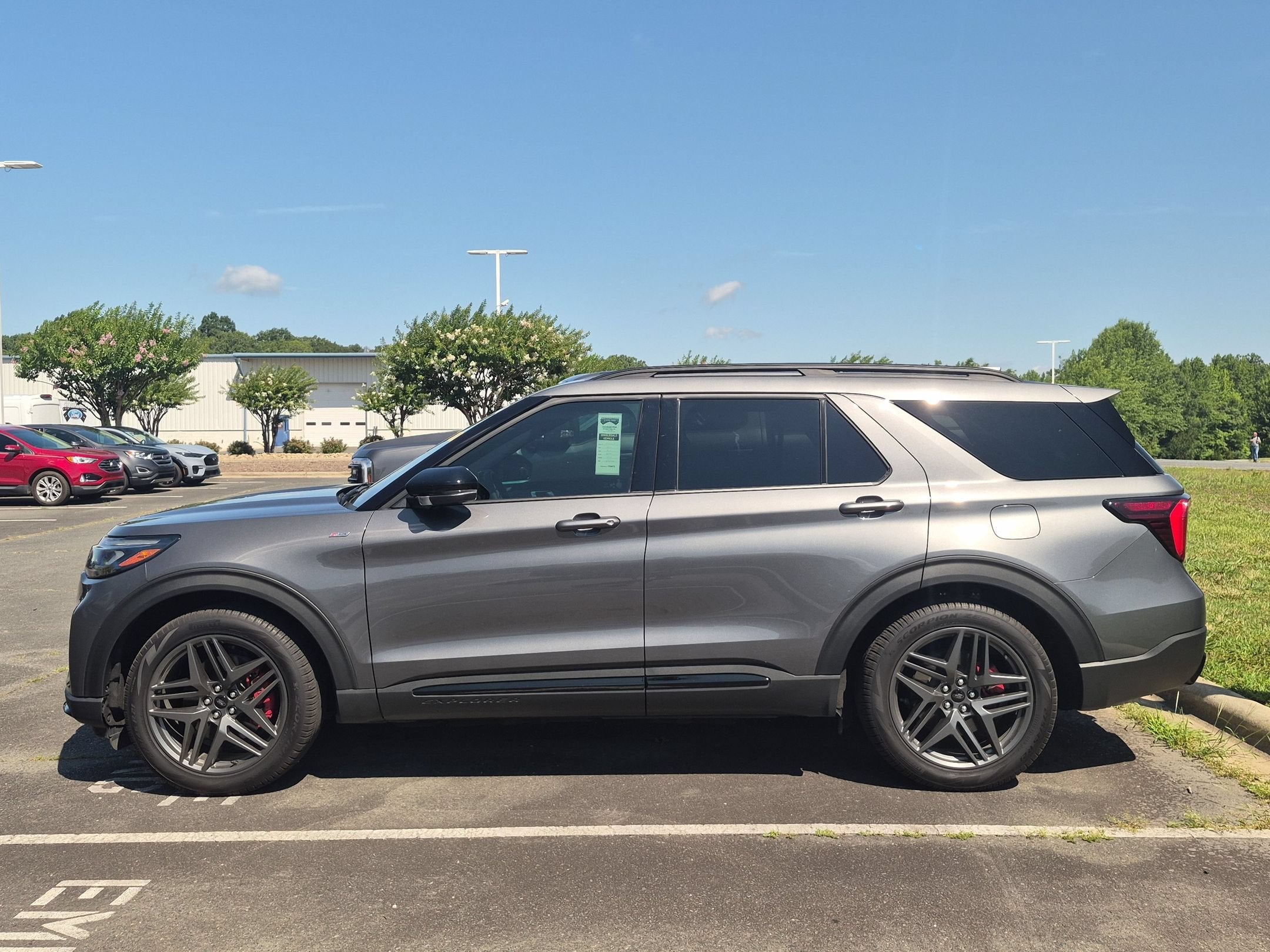 2025 Ford Explorer ST-Line