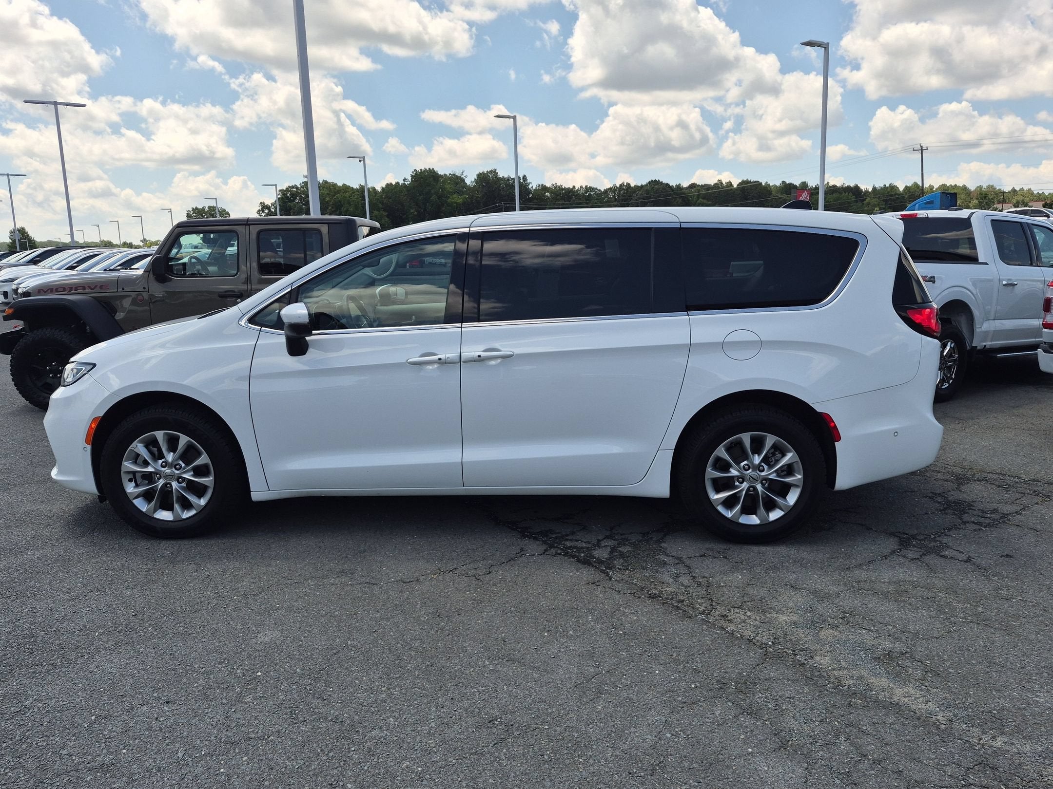 2023 Chrysler Pacifica Touring L