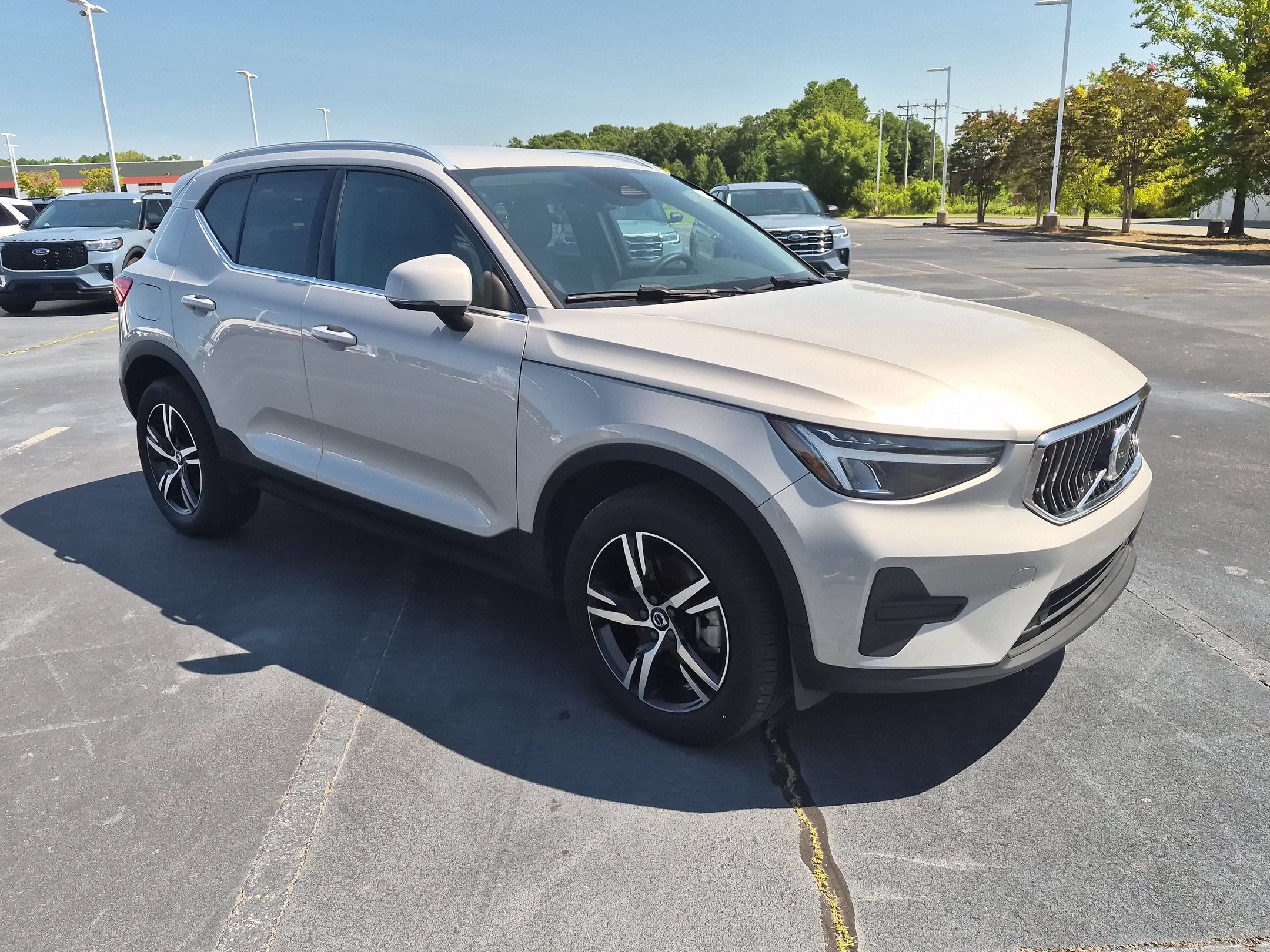 2025 Volvo XC40 Core Bright Theme