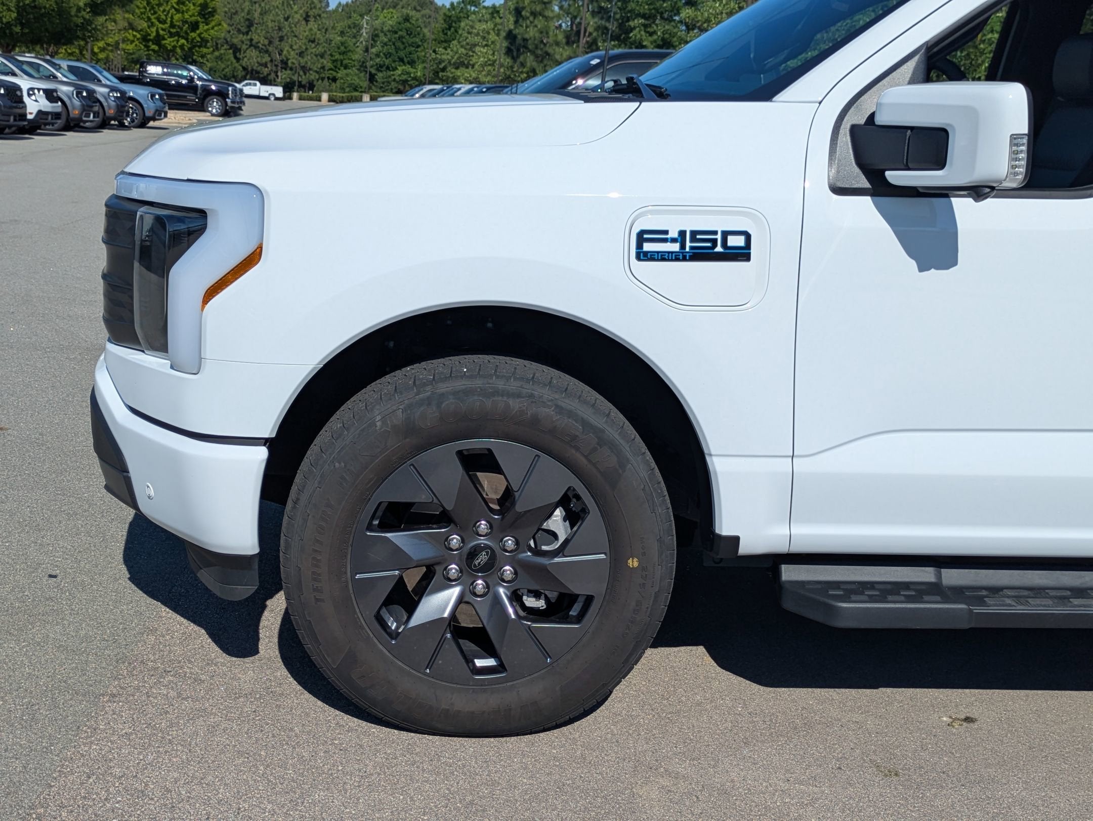 2025 Ford F-150 Lightning LARIAT