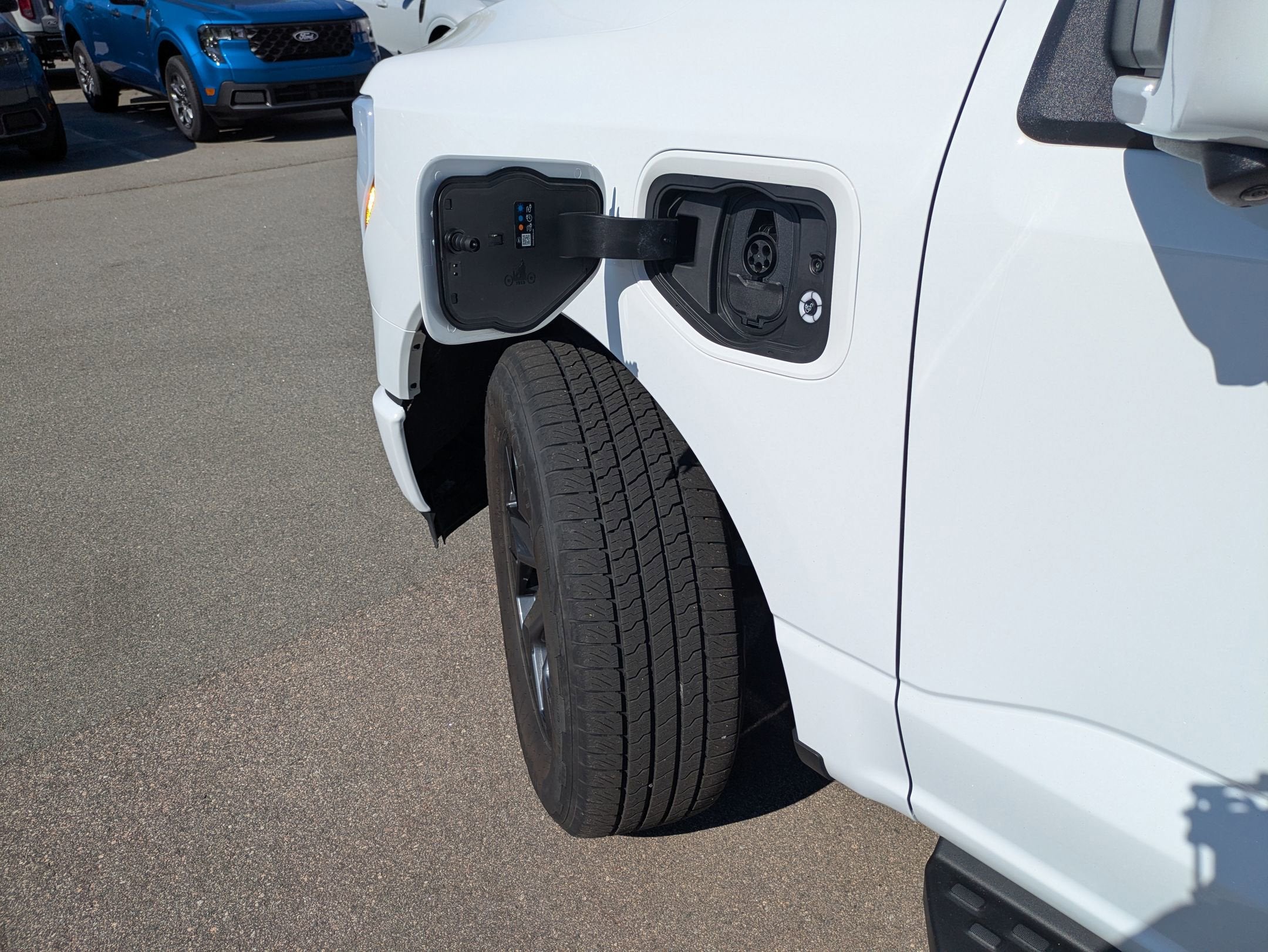 2025 Ford F-150 Lightning LARIAT