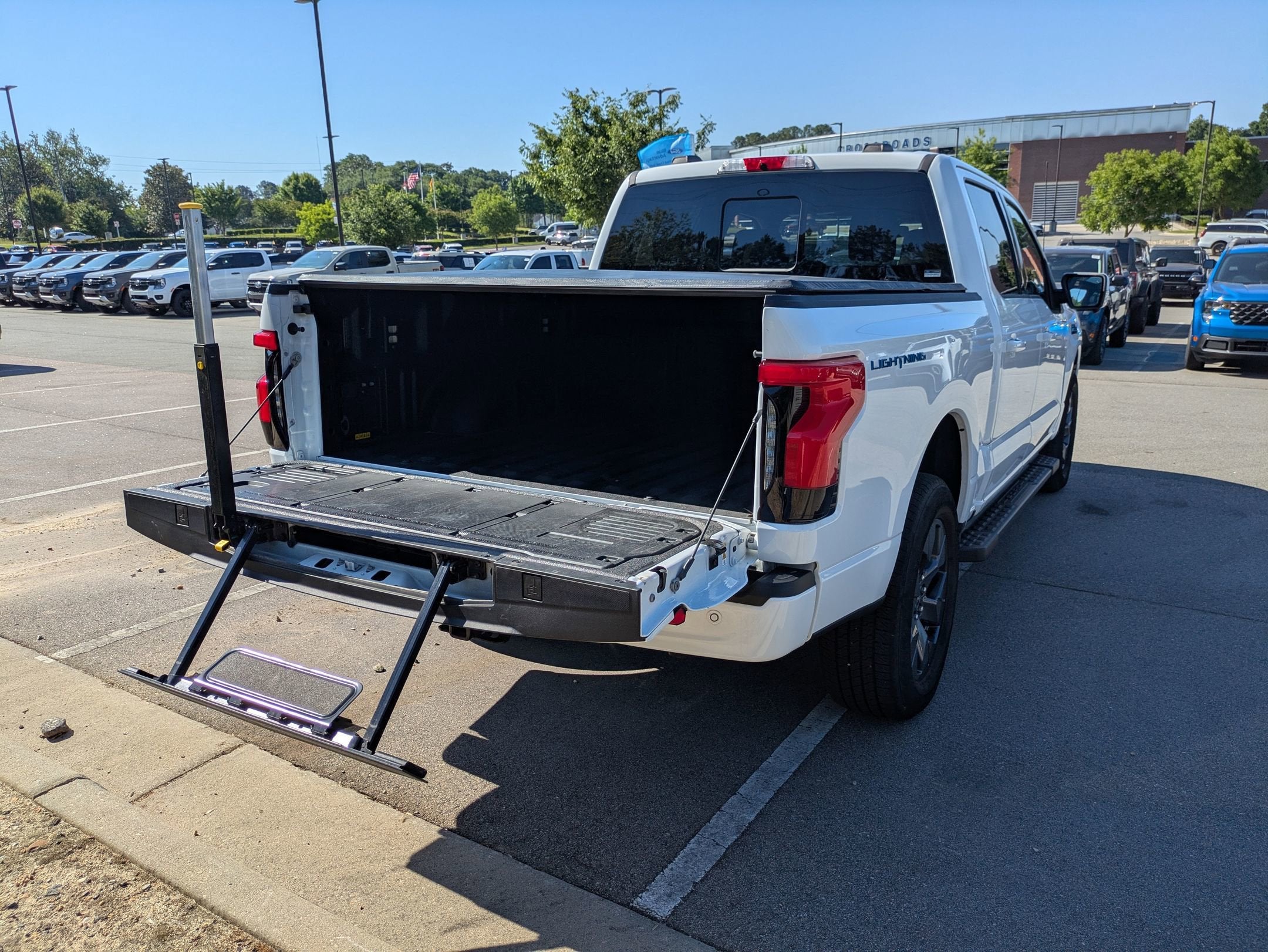 2025 Ford F-150 Lightning LARIAT