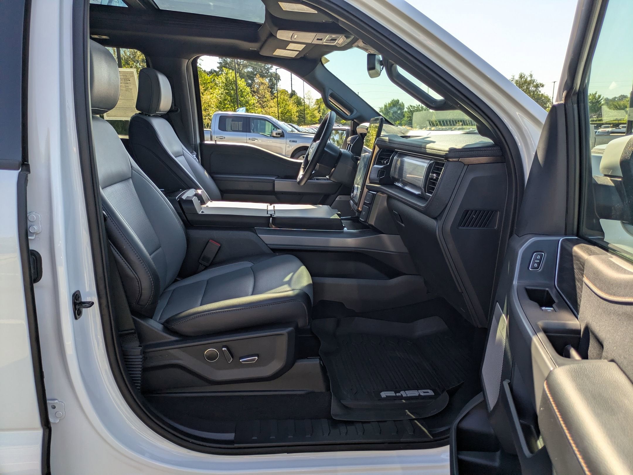 2025 Ford F-150 Lightning LARIAT
