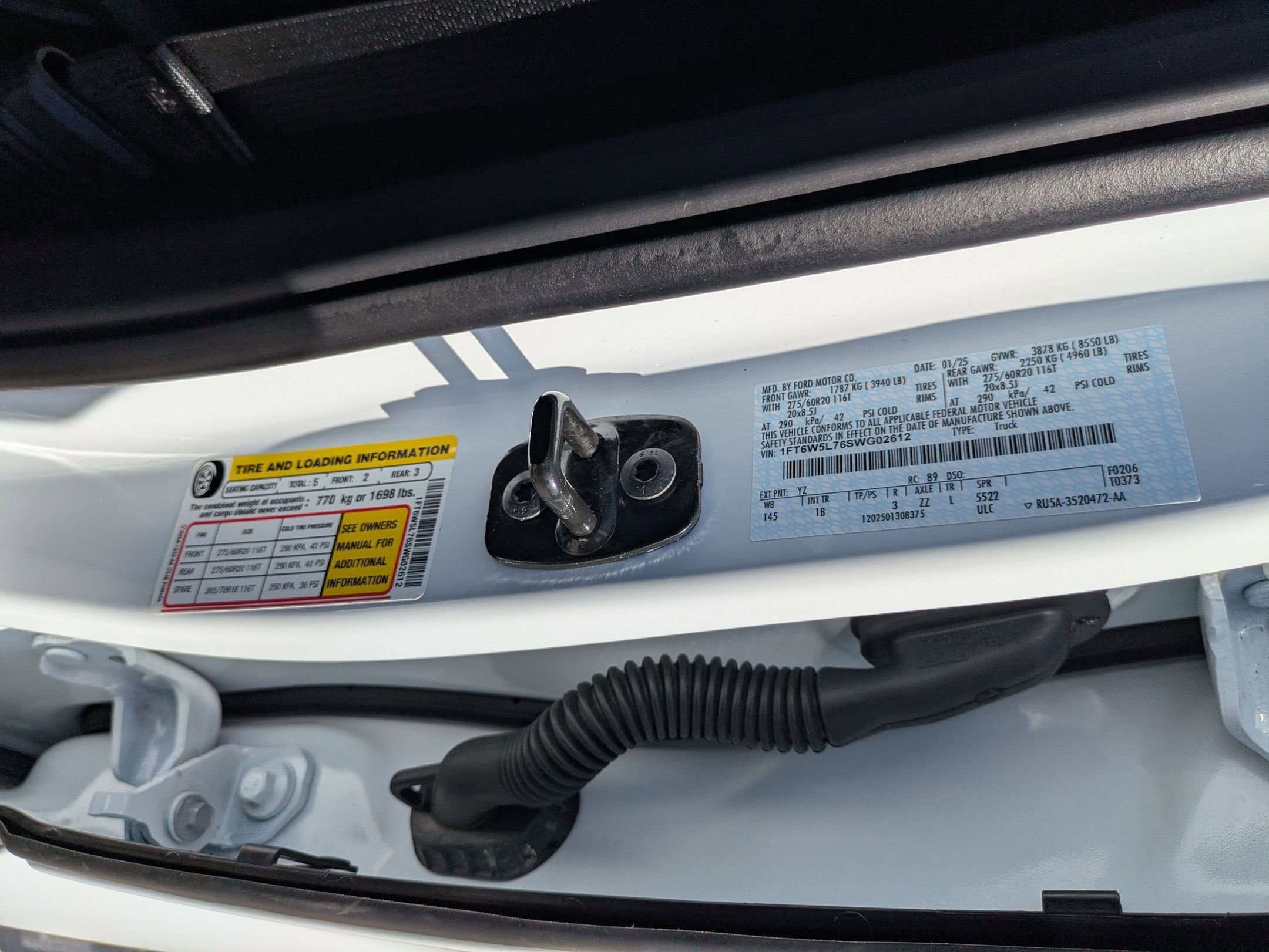 2025 Ford F-150 Lightning LARIAT