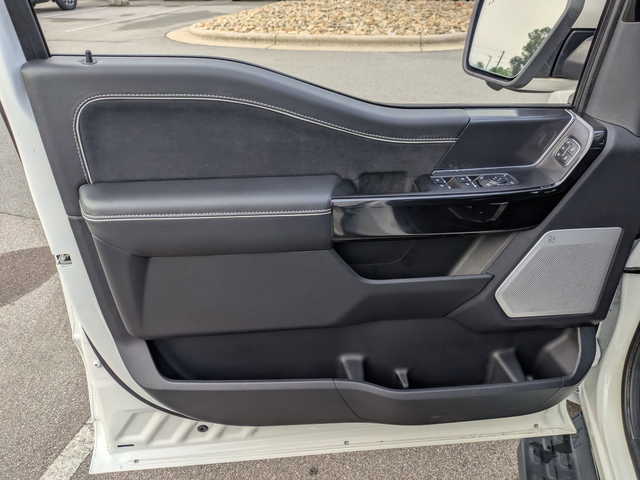 2025 Ford F-150 Lightning Platinum
