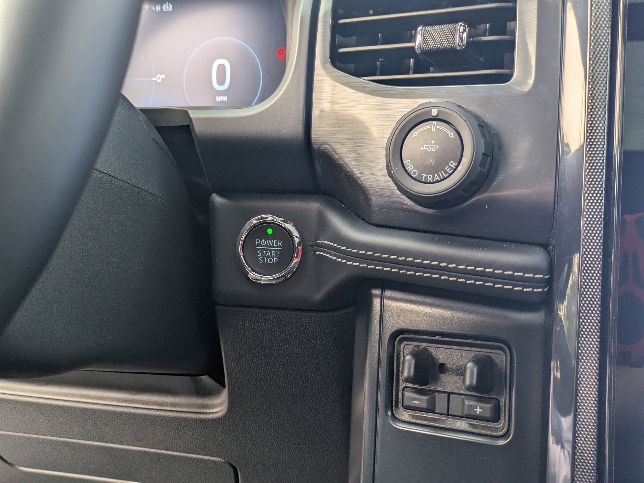 2025 Ford F-150 Lightning Platinum