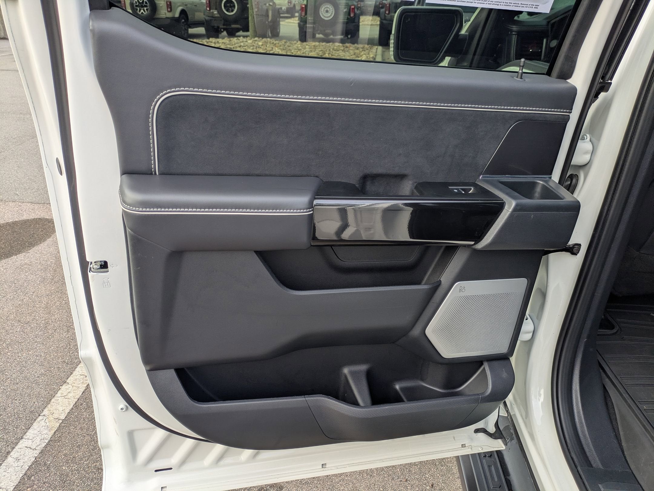 2025 Ford F-150 Lightning Platinum