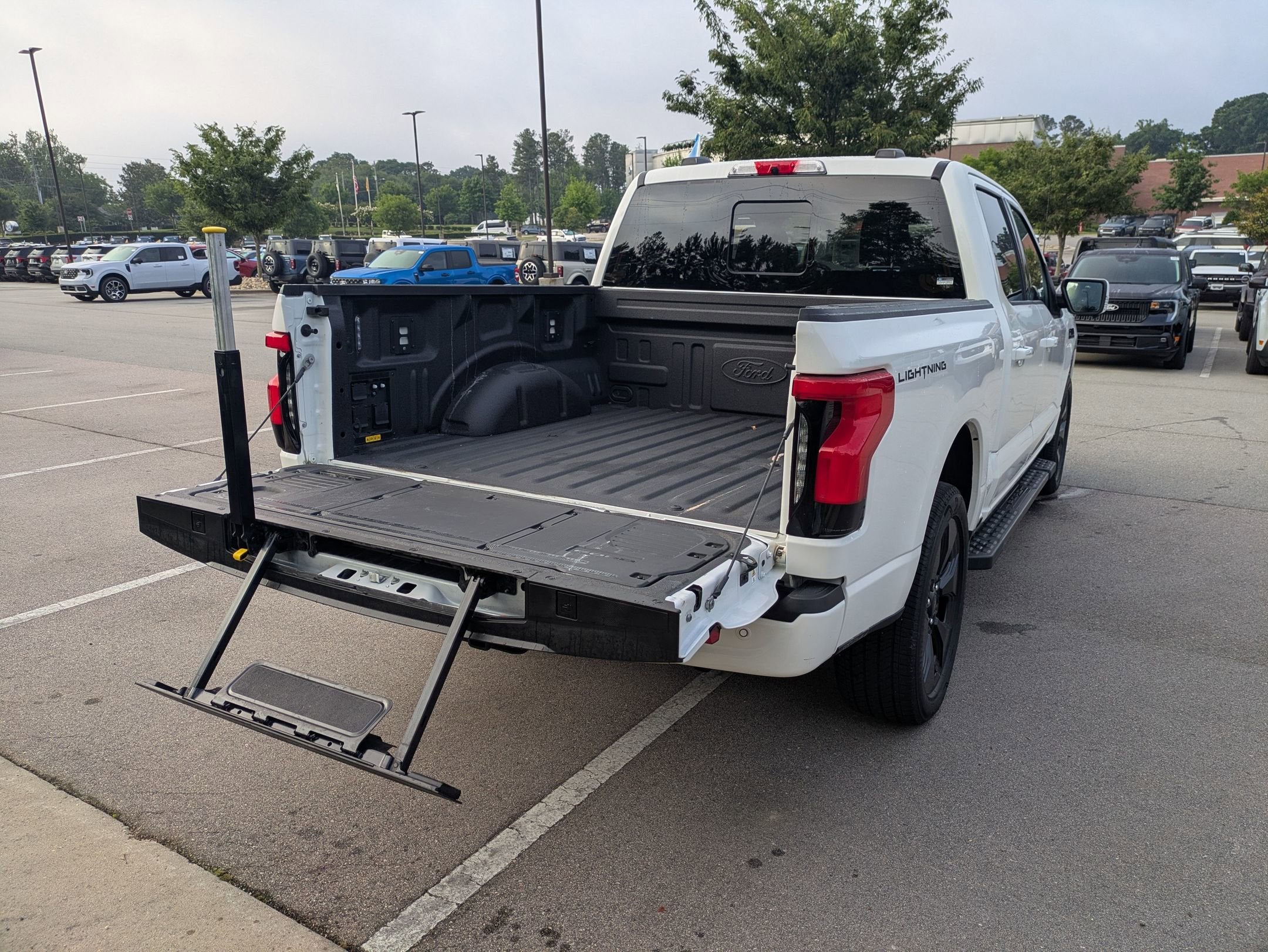 2025 Ford F-150 Lightning Platinum