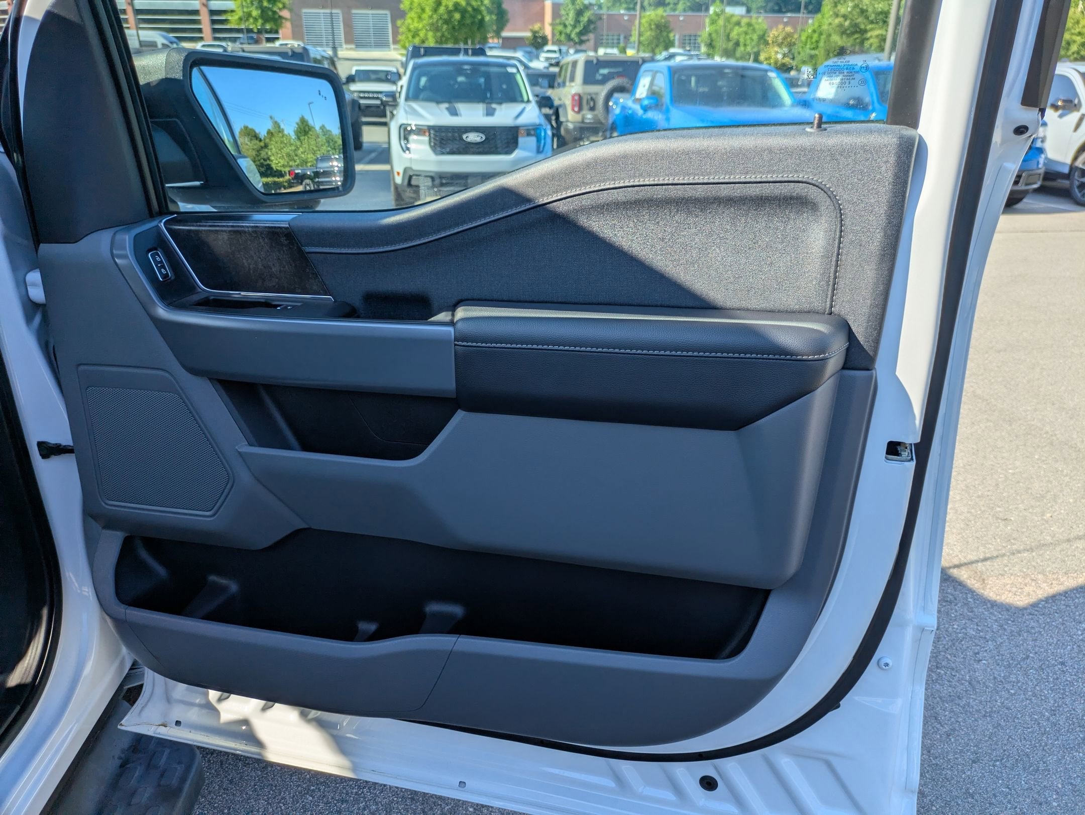 2023 Ford F-150 Lightning XLT