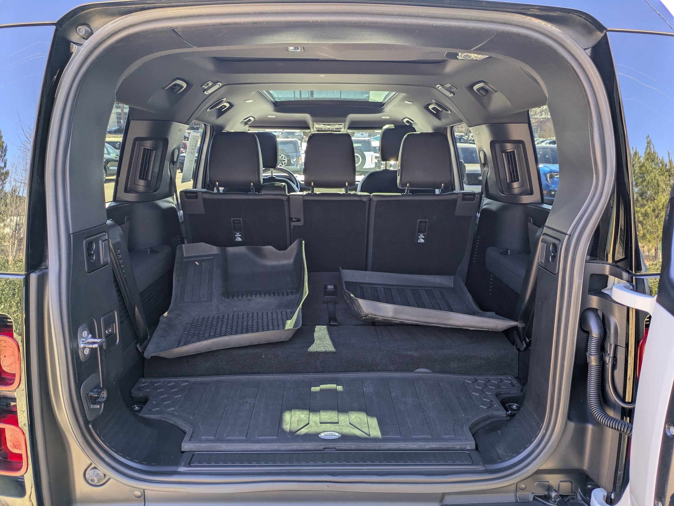 2023 Land Rover Defender X-Dynamic SE