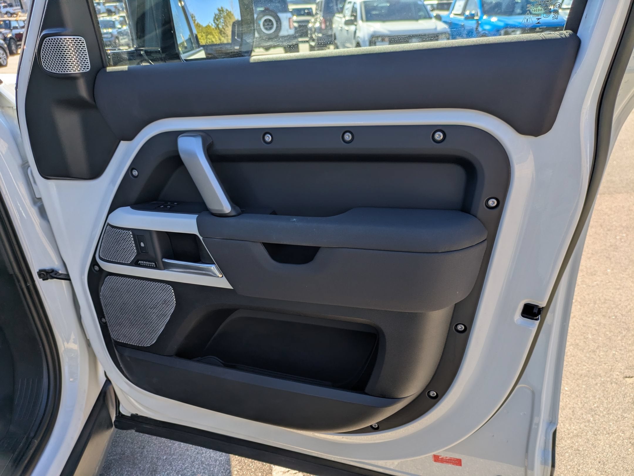 2023 Land Rover Defender X-Dynamic SE