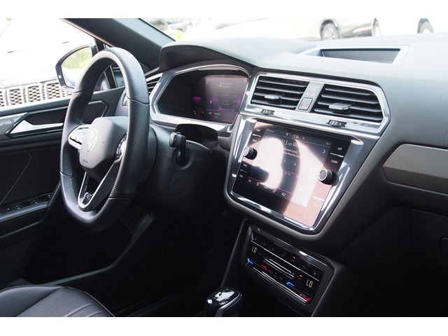 2022 Volkswagen Tiguan SE R-Line Black