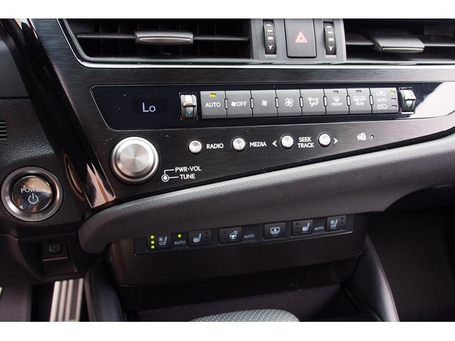 2024 Lexus ES ES 300h F SPORT Handling