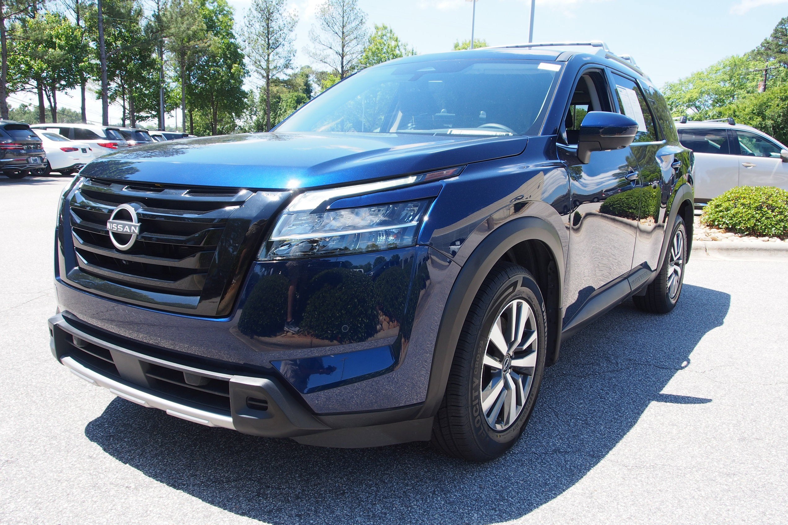 2024 Nissan Pathfinder SL