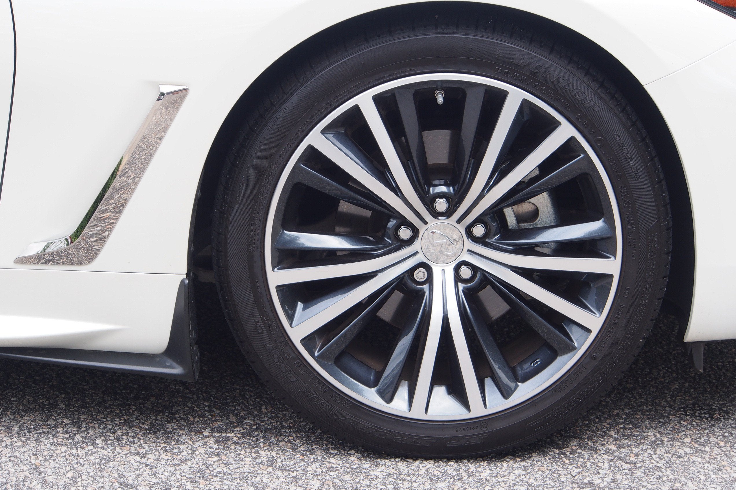 2022 INFINITI Q60 LUXE