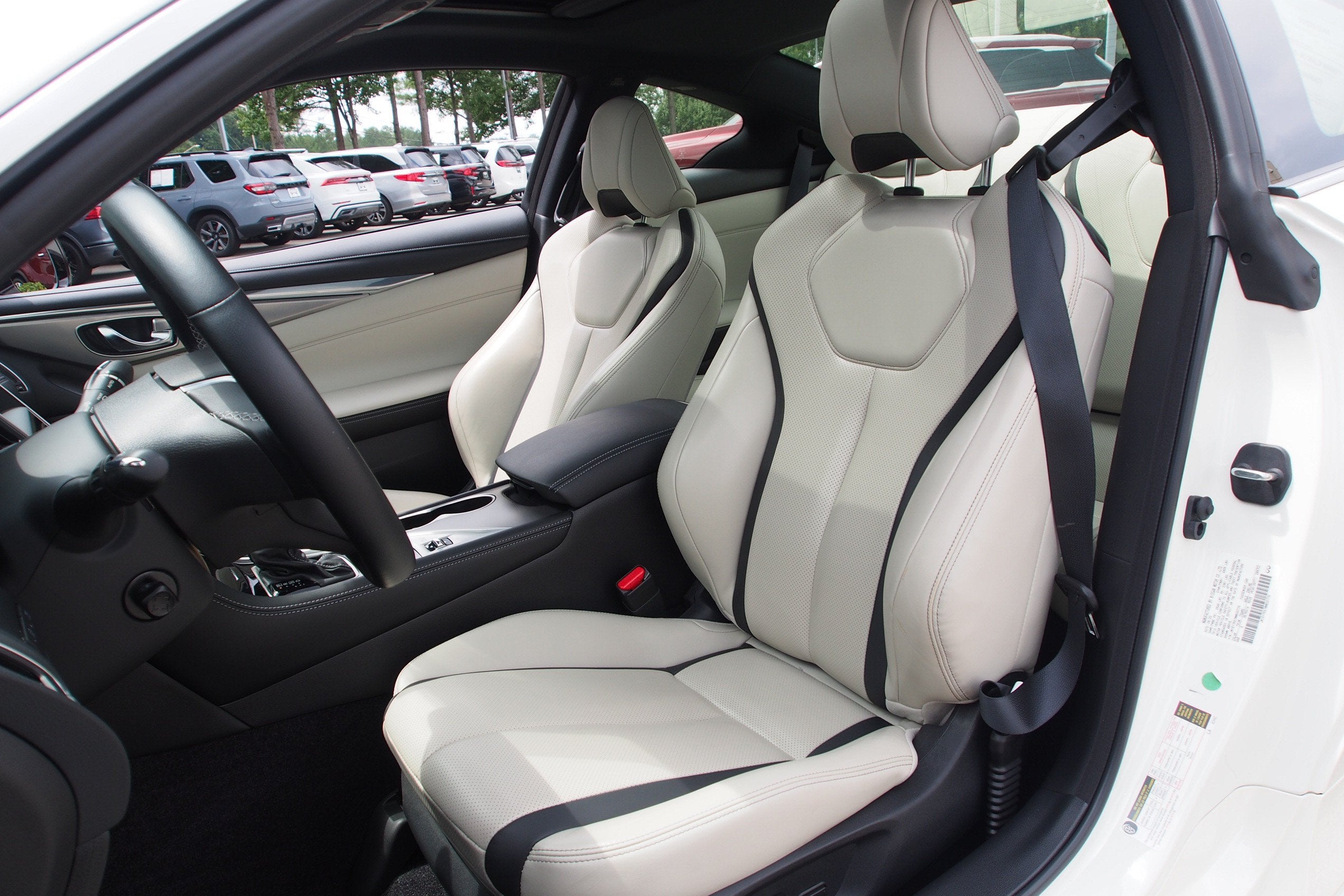 2022 INFINITI Q60 LUXE