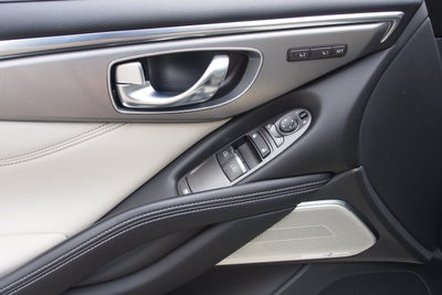 2022 INFINITI Q60 LUXE