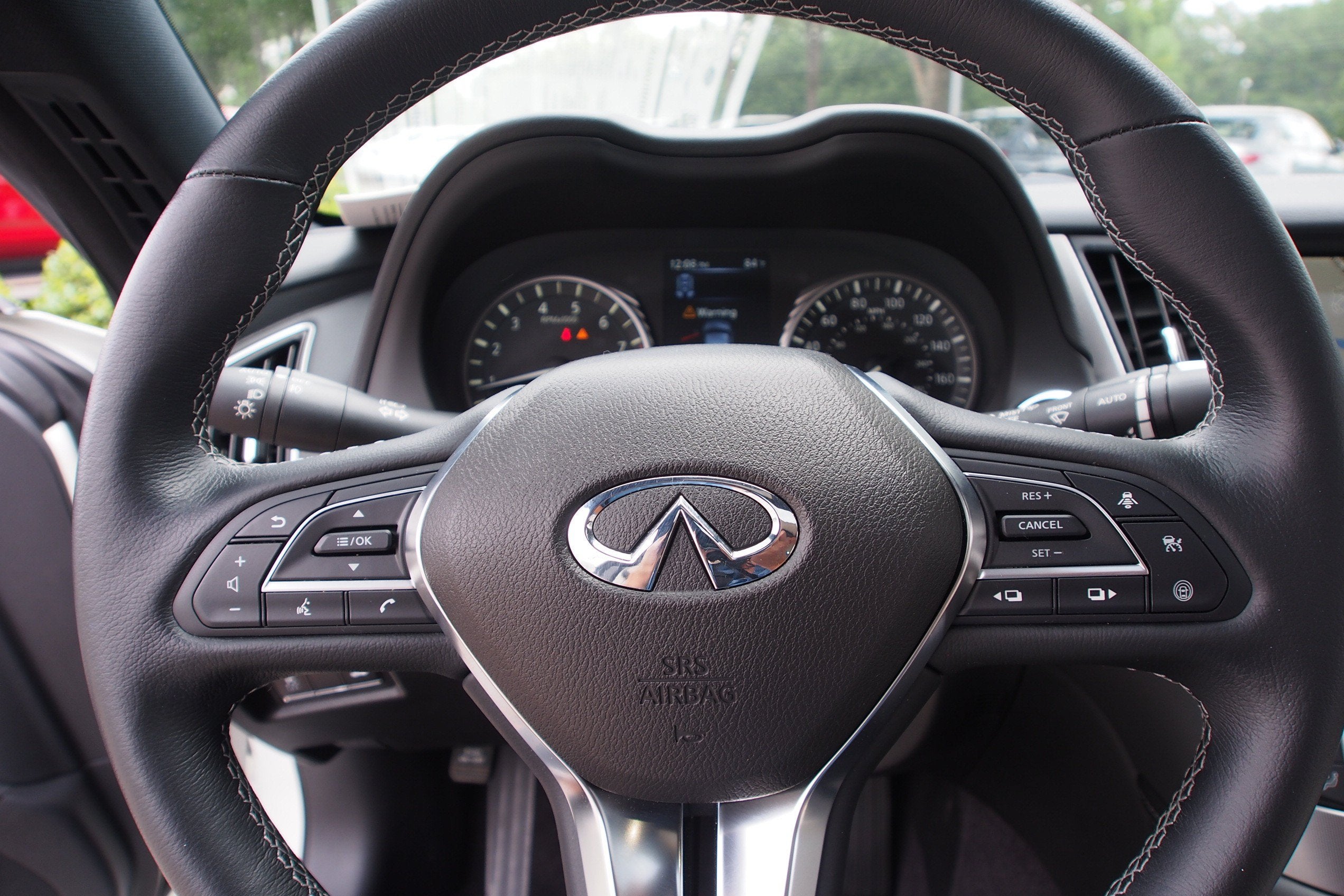 2022 INFINITI Q60 LUXE