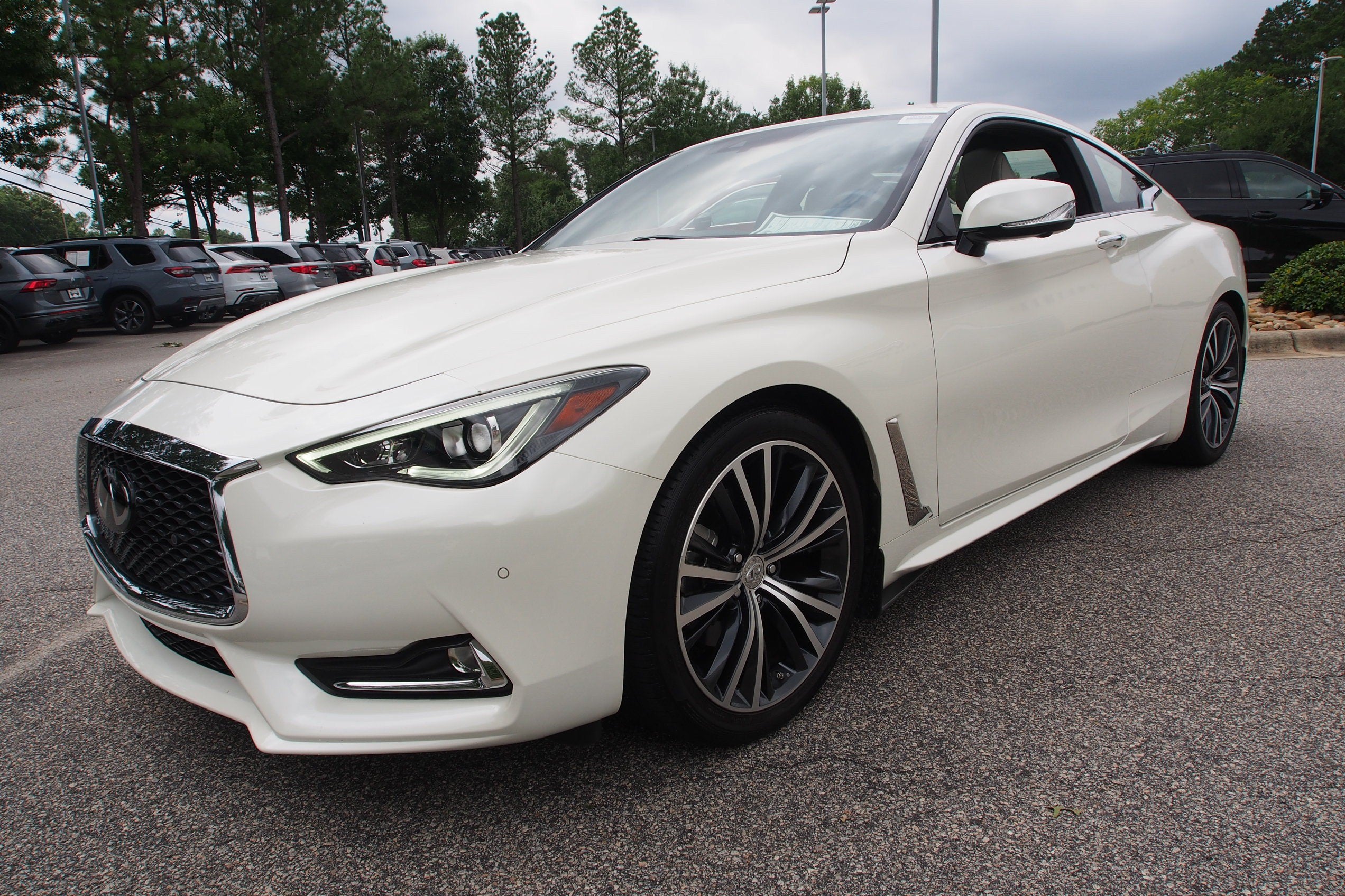 2022 INFINITI Q60 LUXE