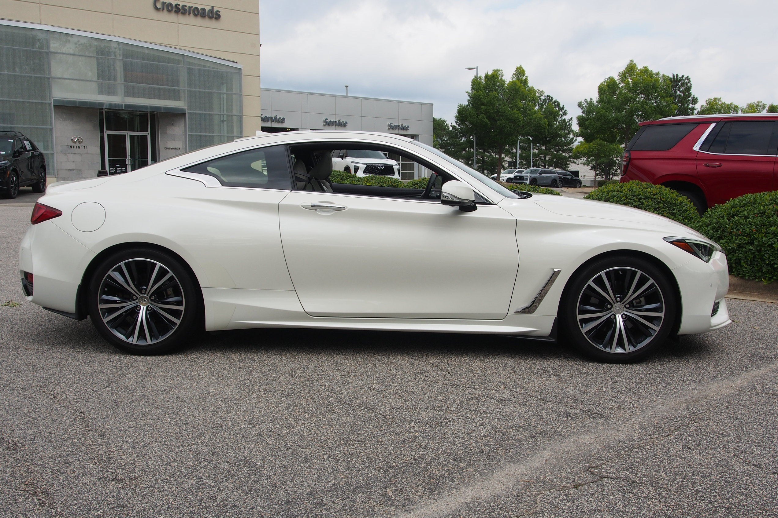 2022 INFINITI Q60 LUXE