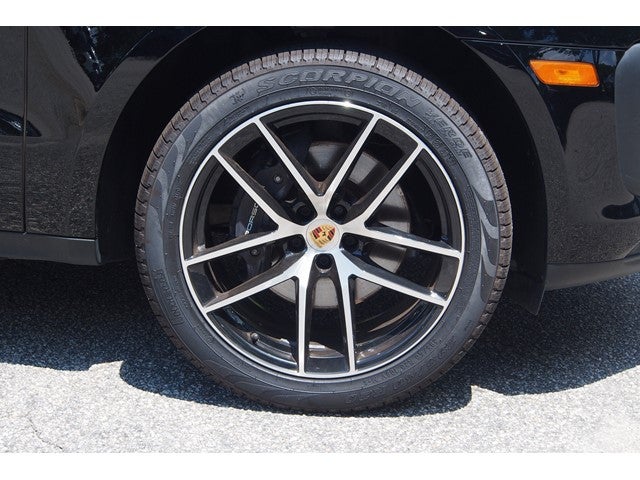 2023 Porsche Macan Base