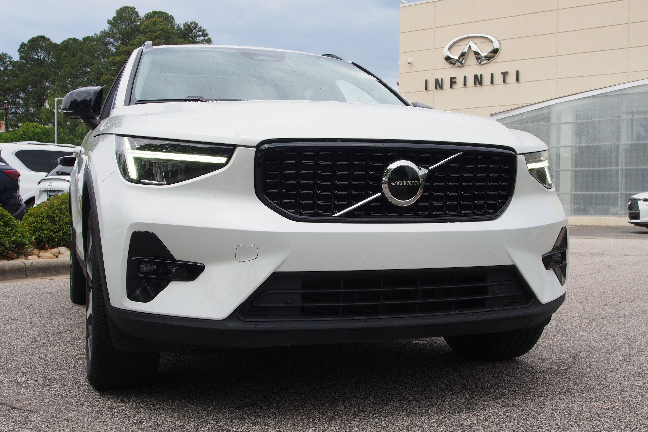 2023 Volvo XC40 Plus Dark Theme